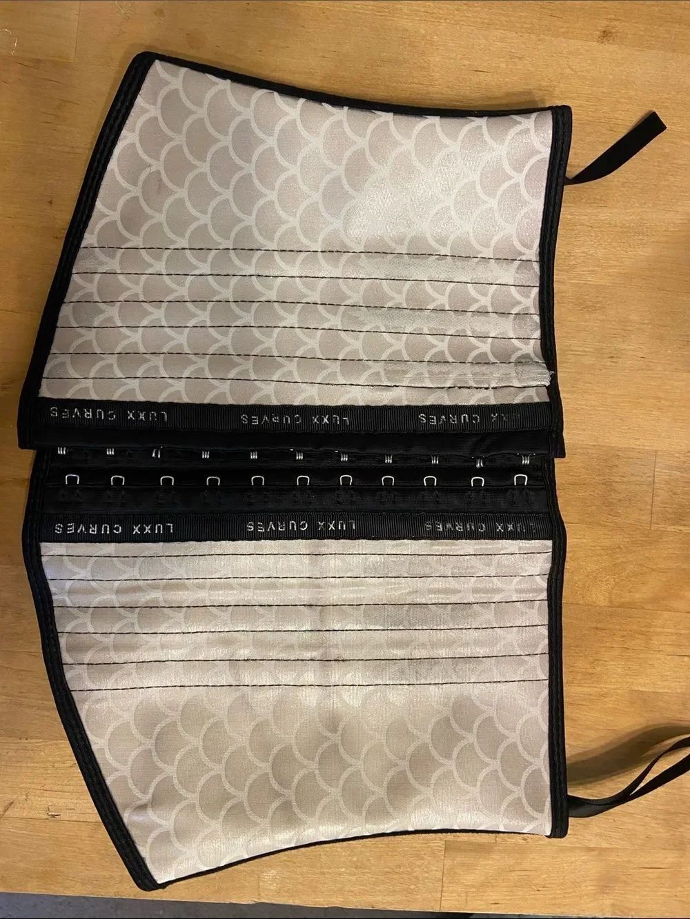 Lux Curves Tan Mermaid Scale Pattern Waist Trainer Size Small